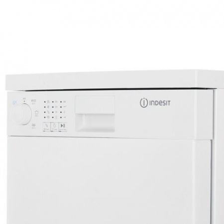 Посудомоечная машина Indesit DFS 1A50 белый