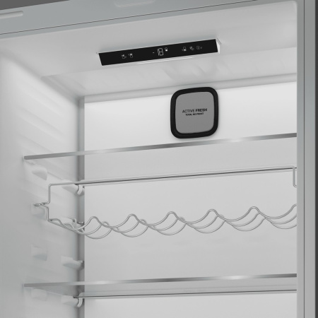 Встраиваемй холодильник Hotpoint HBT 400I